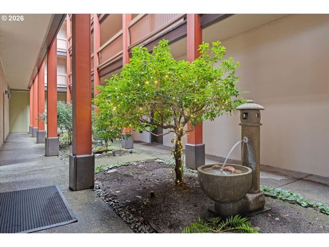 100 LEONARD St 3-2, Lake Oswego, OR 97034