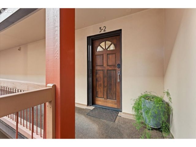 100 LEONARD St 3-2, Lake Oswego, OR 97034