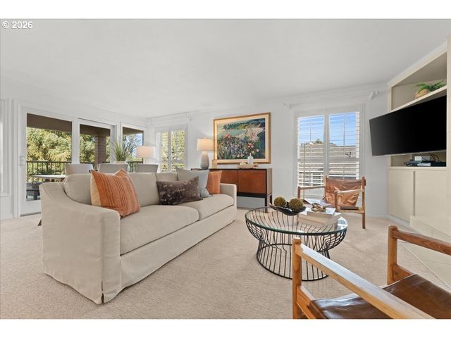 100 LEONARD St 3-2, Lake Oswego, OR 97034