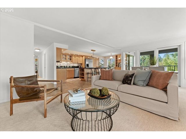 100 LEONARD St 3-2, Lake Oswego, OR 97034