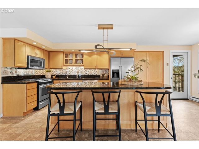 100 LEONARD St 3-2, Lake Oswego, OR 97034