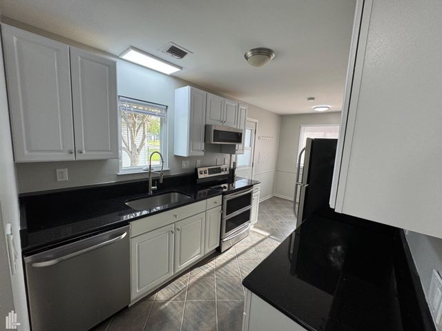 1337 Wacon Drive, Troy, MI 48083