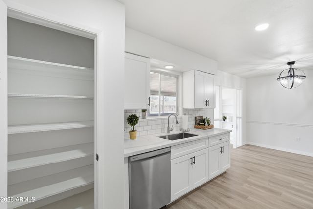 10528 W SARATOGA Circle, Sun City, AZ 85351