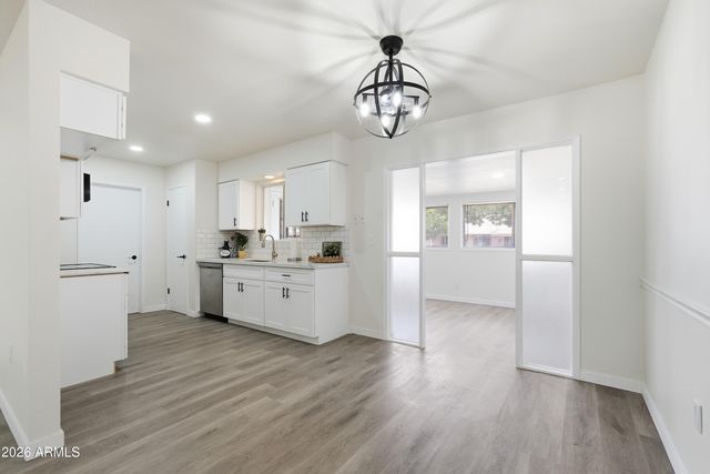 10528 W SARATOGA Circle, Sun City, AZ 85351