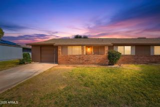 10528 W SARATOGA Circle, Sun City, AZ 85351