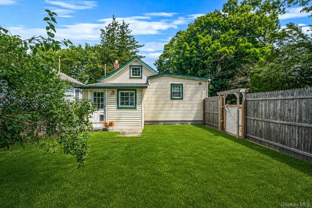 36 Rosalie Place, Patchogue, NY 11772