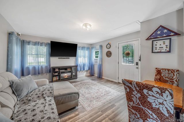 36 Rosalie Place, Patchogue, NY 11772