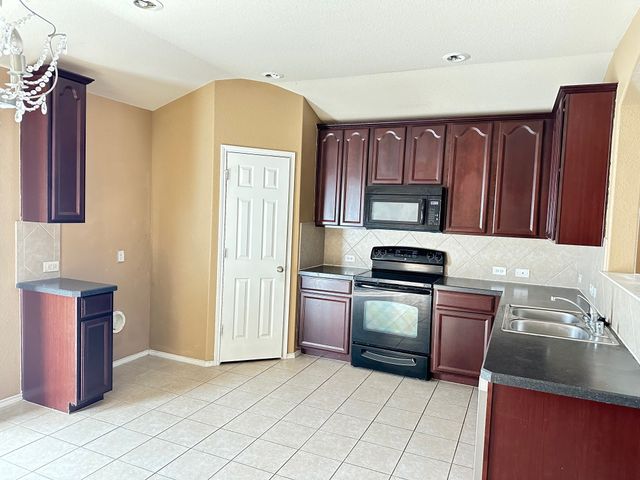 590 Arthur Drive, Lavon, TX 75166