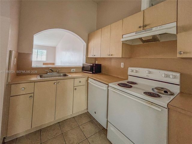 1270 SE 28th Ct 202, Homestead, FL 33035