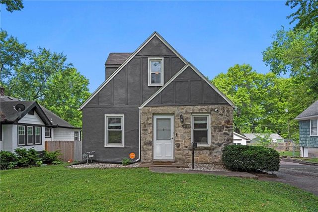 8242 Belleview Avenue, Kansas City, MO 64114