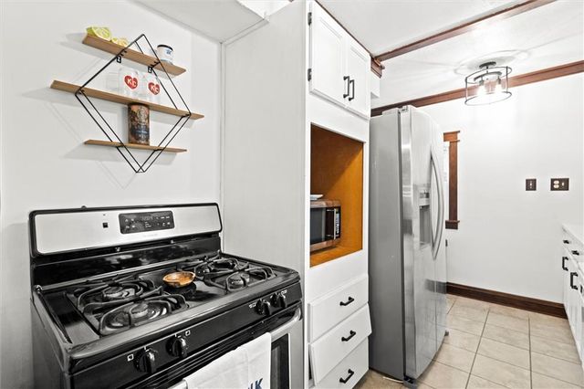 8242 Belleview Avenue, Kansas City, MO 64114