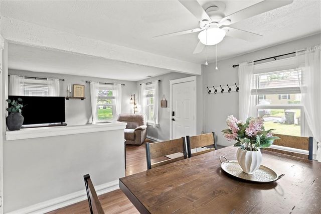 8242 Belleview Avenue, Kansas City, MO 64114