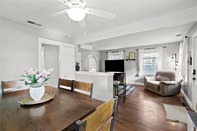 8242 Belleview Avenue, Kansas City, MO 64114