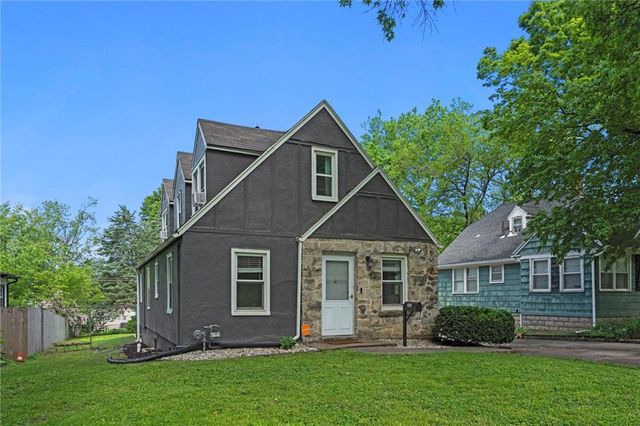 8242 Belleview Avenue, Kansas City, MO 64114