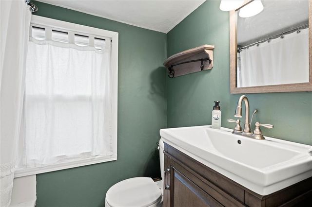 8242 Belleview Avenue, Kansas City, MO 64114