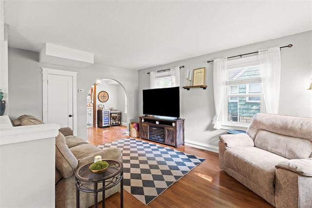 8242 Belleview Avenue, Kansas City, MO 64114