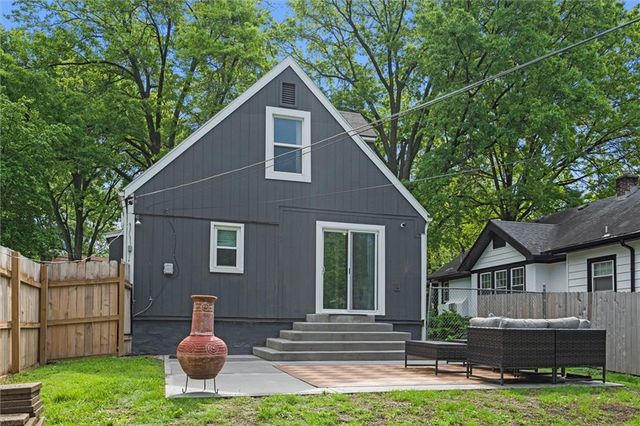 8242 Belleview Avenue, Kansas City, MO 64114