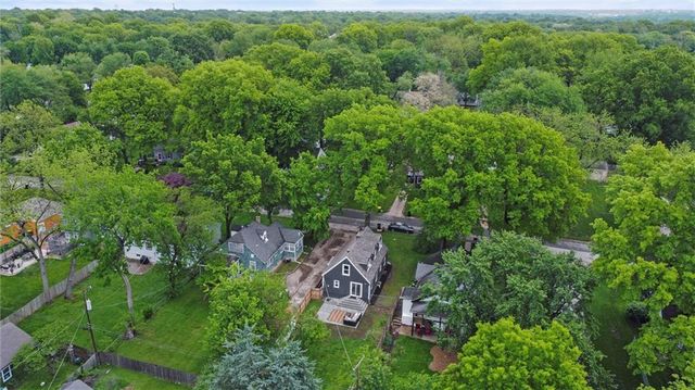 8242 Belleview Avenue, Kansas City, MO 64114