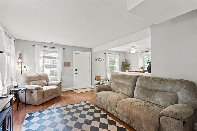 8242 Belleview Avenue, Kansas City, MO 64114