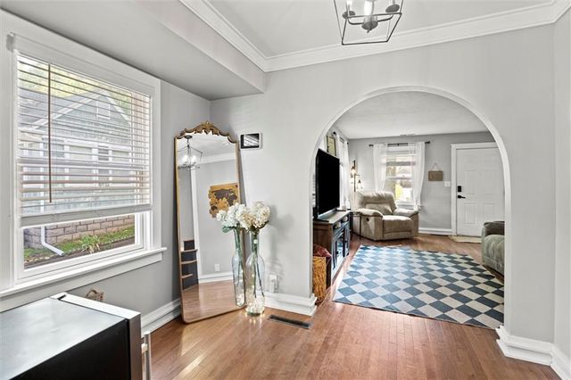 8242 Belleview Avenue, Kansas City, MO 64114