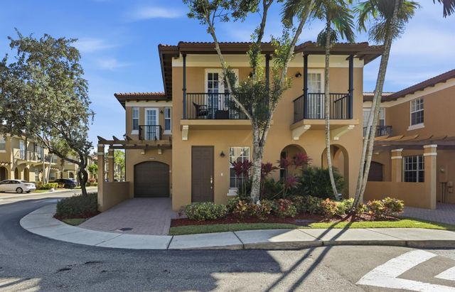 6982 Julia Gardens Drive, Coconut Creek, FL 33073