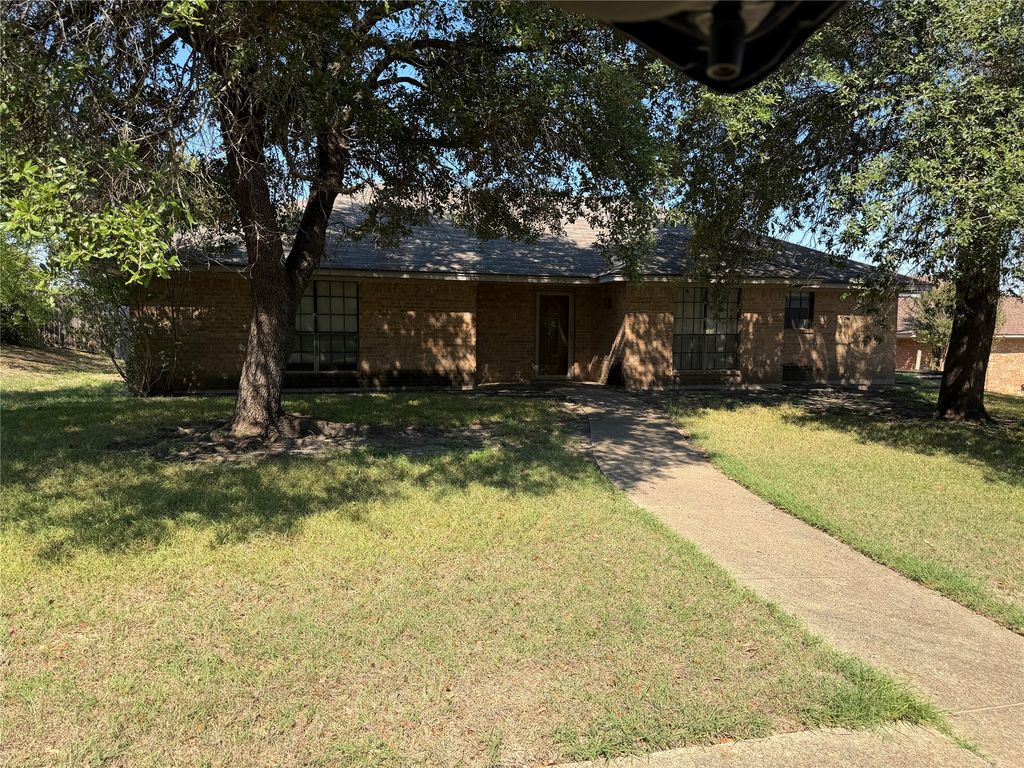 1129 Evergreen Circle, Desoto, TX 75115