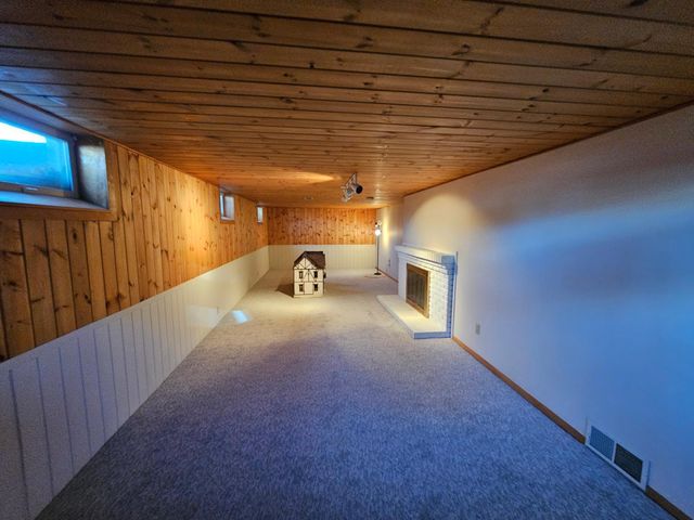 605 Park Valley Drive W, Hopkins, MN 55343