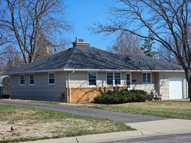 605 Park Valley Drive W, Hopkins, MN 55343