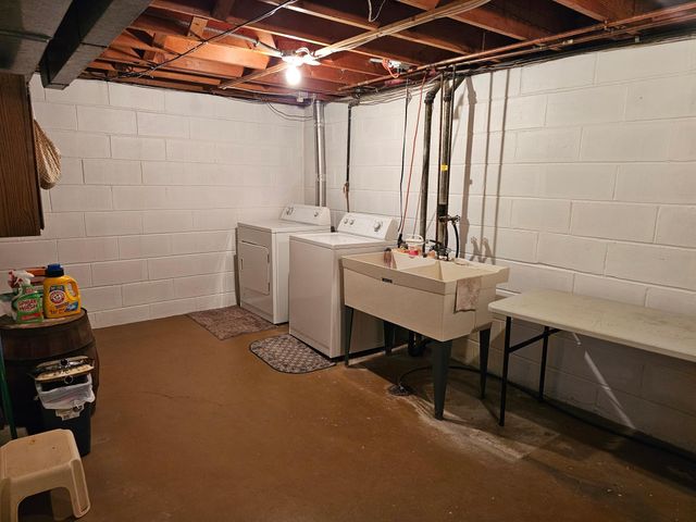 605 Park Valley Drive W, Hopkins, MN 55343