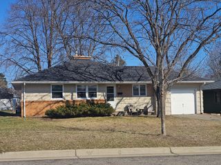 605 Park Valley Drive W, Hopkins, MN 55343