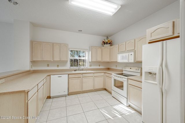 624 Cedar Side Circle NE, Palm Bay, FL 32905