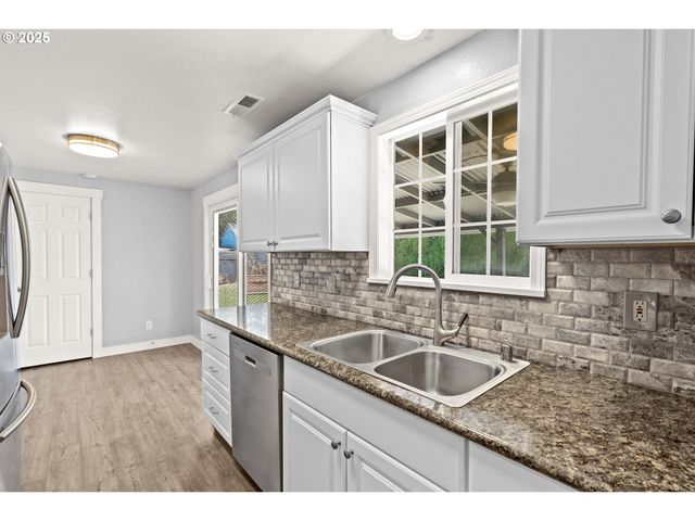 1401 Nw 102ND St, Vancouver, WA 98685