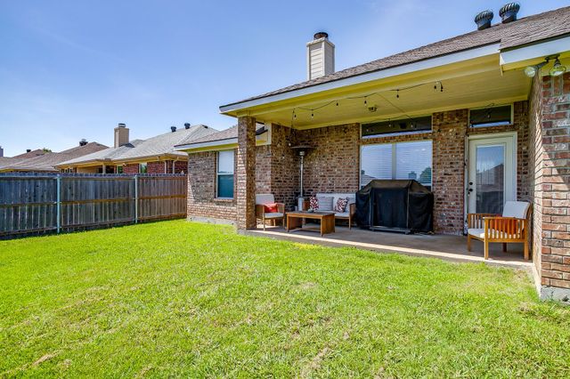 648 Ridgehill Drive, Burleson, TX 76028