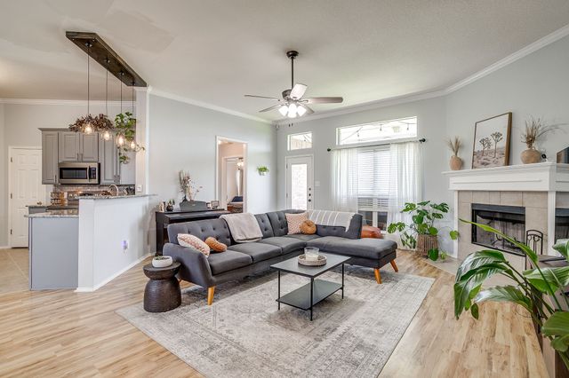 648 Ridgehill Drive, Burleson, TX 76028