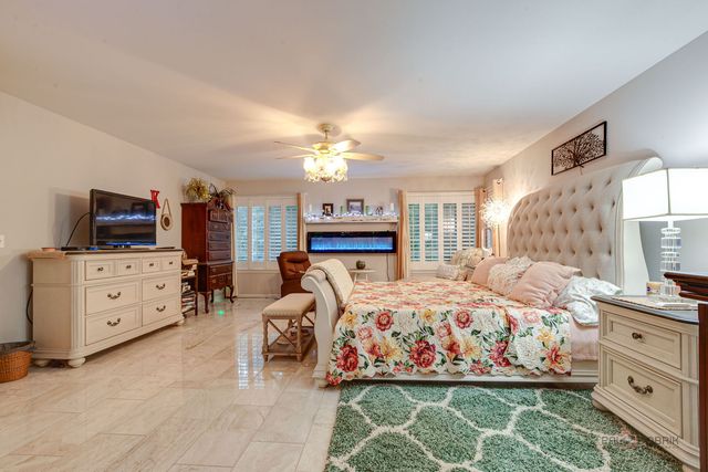 7449 Brentwood Lane, Gurnee, IL 60031