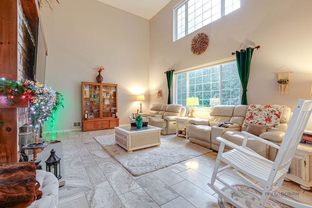 7449 Brentwood Lane, Gurnee, IL 60031