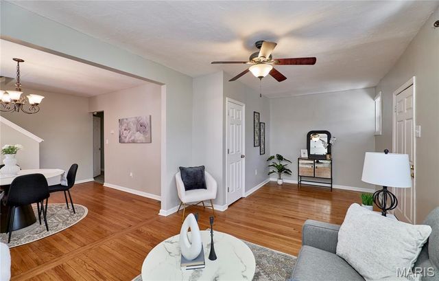 6525 Bartmer, University City, MO 63130