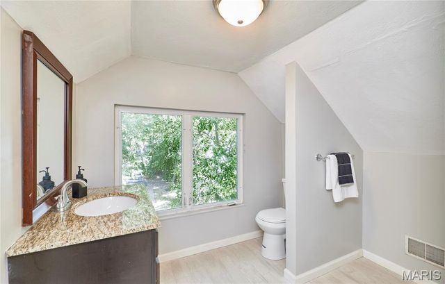 6525 Bartmer, University City, MO 63130