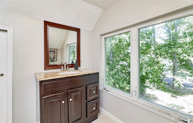 6525 Bartmer, University City, MO 63130