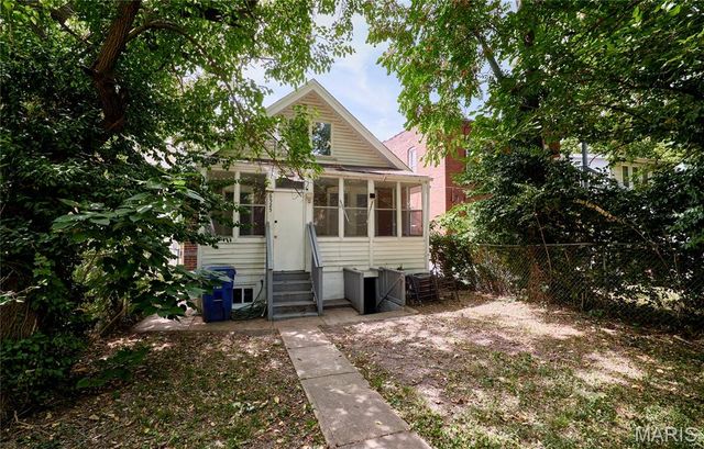 6525 Bartmer, University City, MO 63130