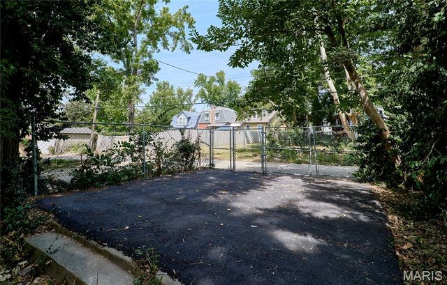 6525 Bartmer, University City, MO 63130