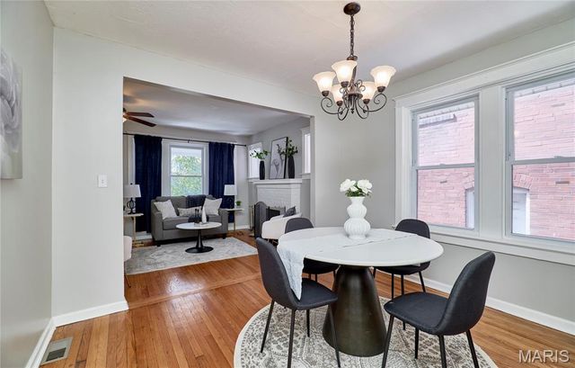 6525 Bartmer, University City, MO 63130