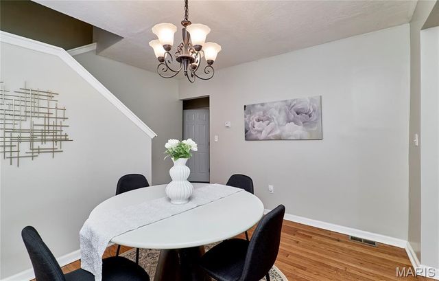 6525 Bartmer, University City, MO 63130