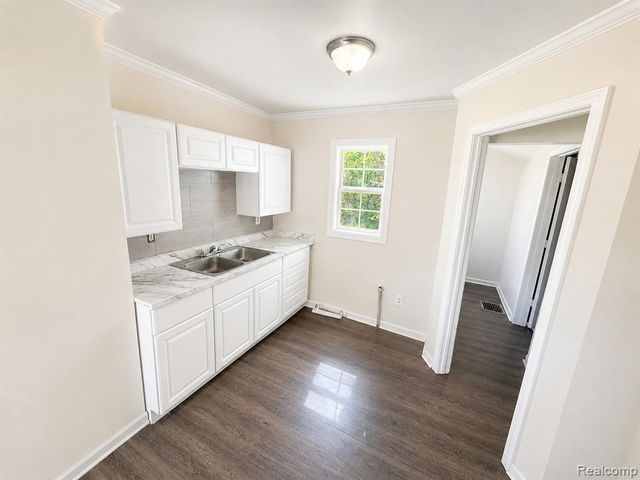 7509 Mettetal Street, Detroit, MI 48228