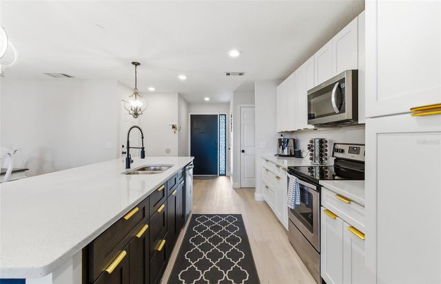 404 KING LOUIS COURT, Seffner, FL 33584