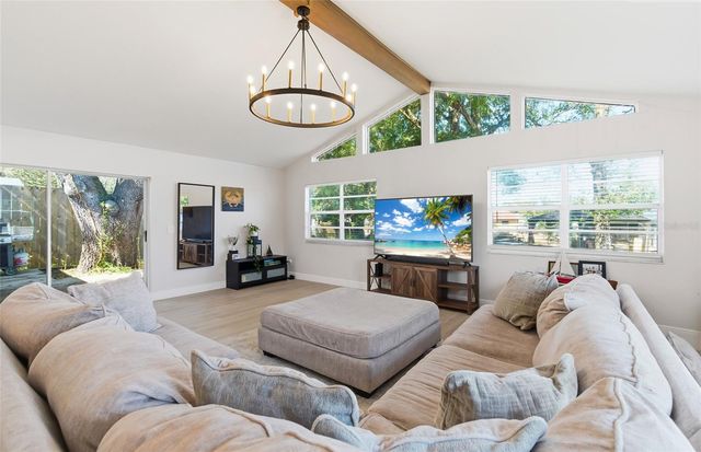 404 KING LOUIS COURT, Seffner, FL 33584