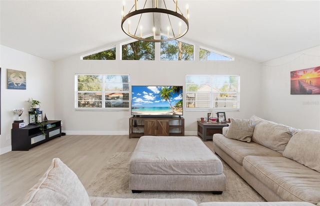 404 KING LOUIS COURT, Seffner, FL 33584