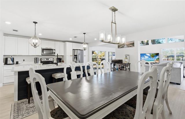 404 KING LOUIS COURT, Seffner, FL 33584