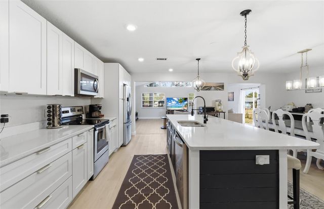 404 KING LOUIS COURT, Seffner, FL 33584