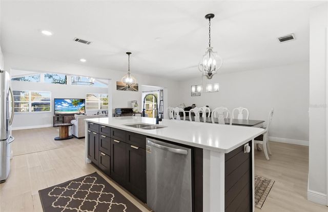 404 KING LOUIS COURT, Seffner, FL 33584